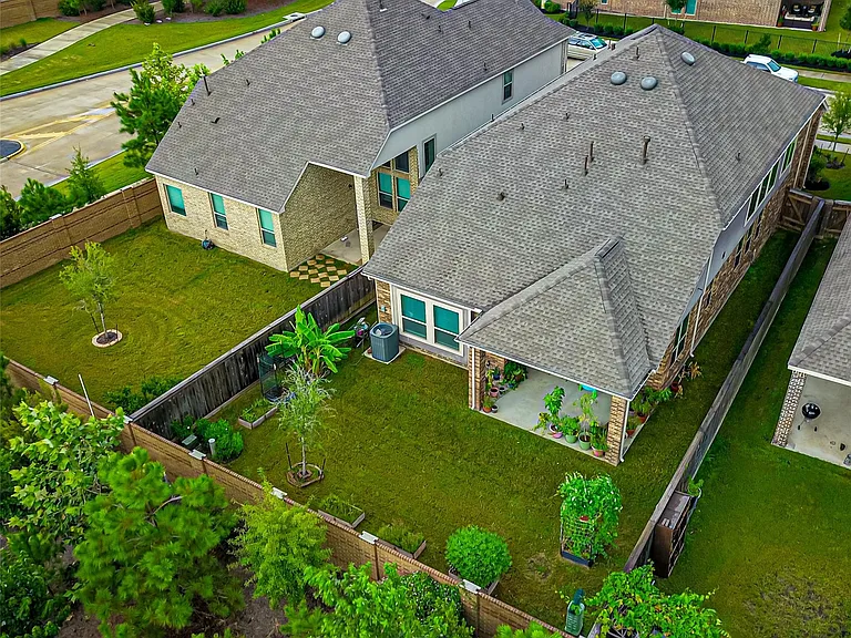 19619 Lake Bosque Dr — Photo 7
