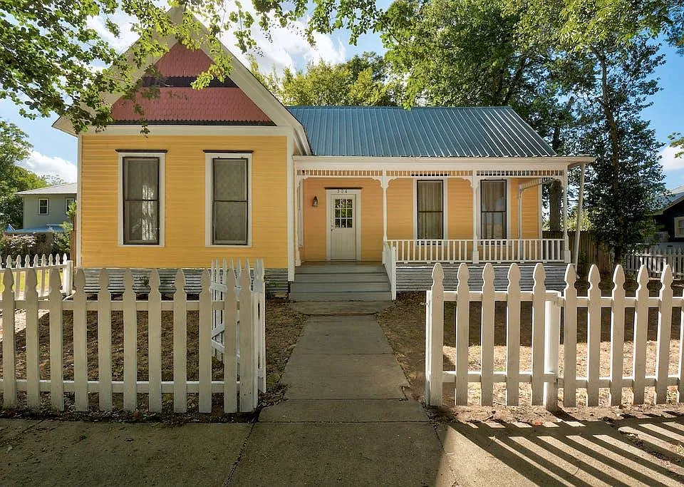 304 Olive St