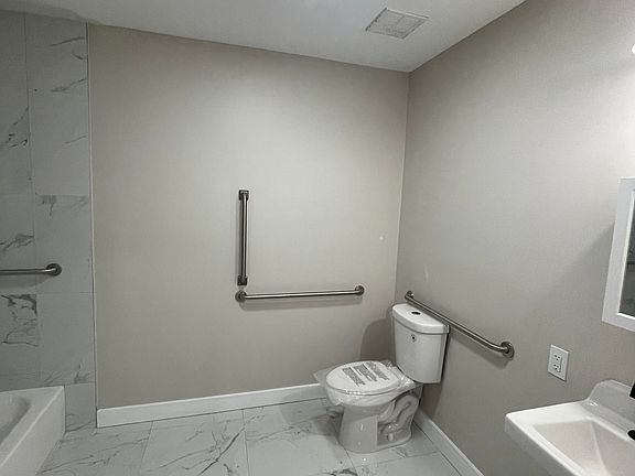 3rd image of 190 Park St #A