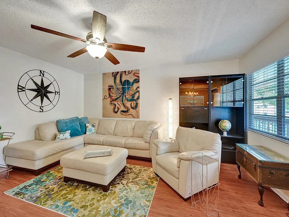 232 Farnham Cres #232-J