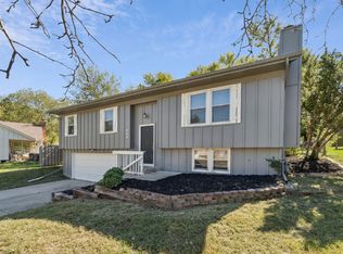 525 NE Karapat Dr, Kansas City, MO 64155