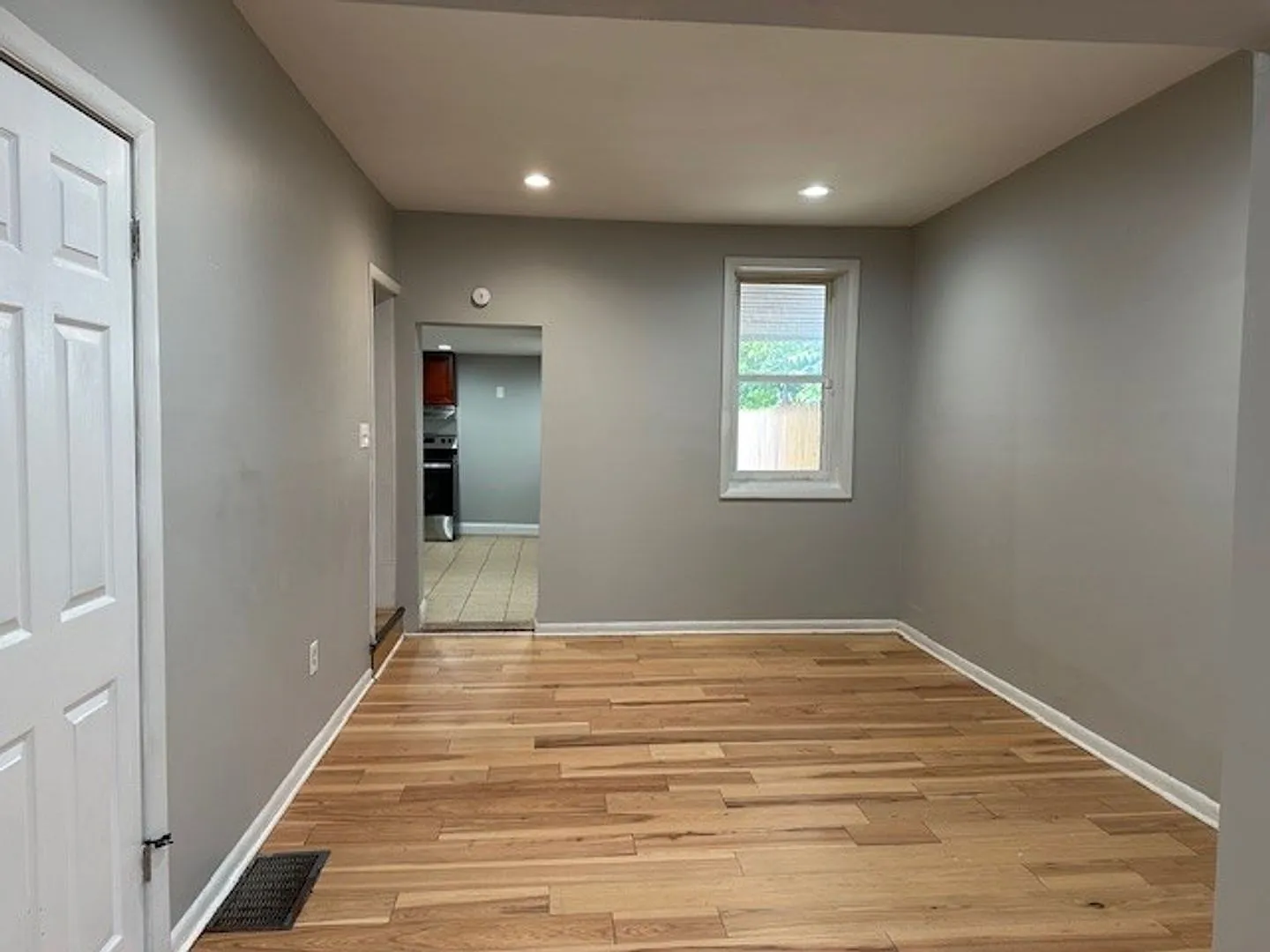 Introducing a cozy updated 3-bedroom, 1-bathroom house located in the Harrisburg School District ... — Photo 4