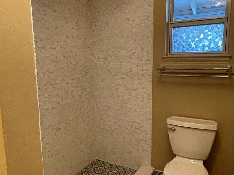 1324 Cortlandt St #1 — Photo 8