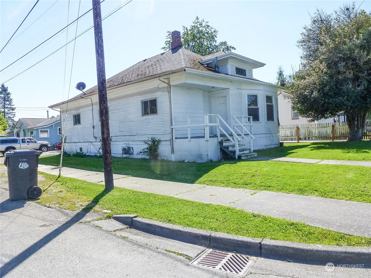 220 E Section Street photo 1