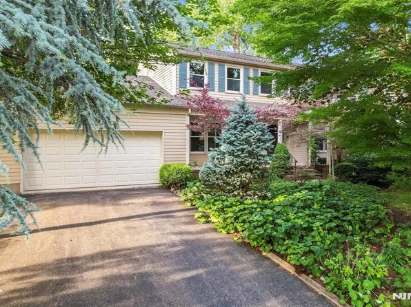 765 Battel Pl, Oradell, NJ 07649