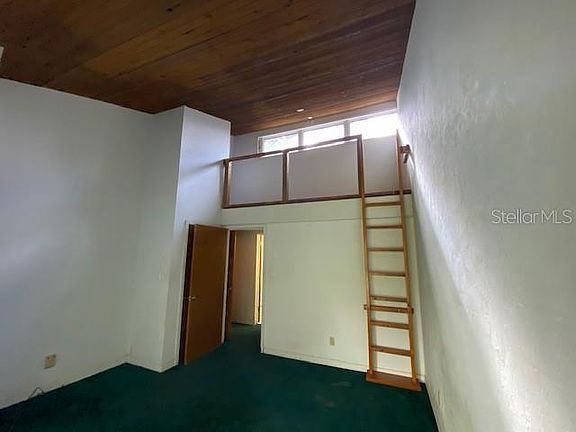 4th image of 3037 Camelot Dr
