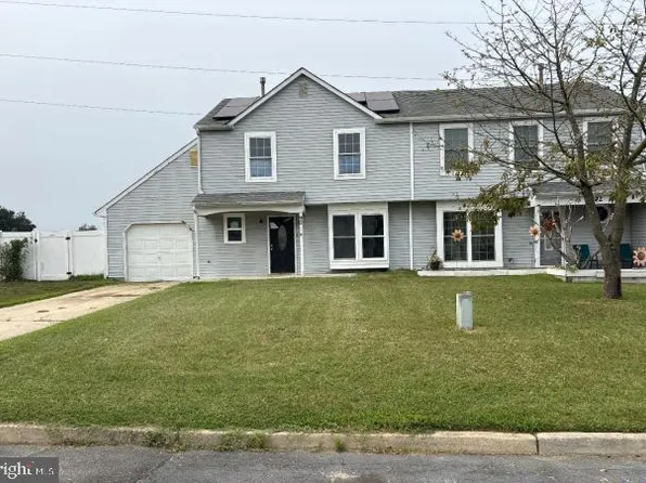 90 Cherry Cir, Blackwood, NJ 08012