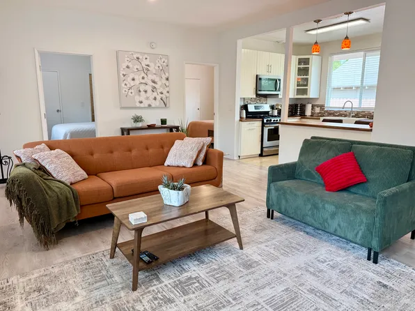 7332 Remmet Ave, Canoga Park, CA 91303