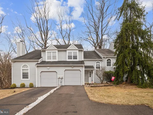 422 Whittier Dr, Langhorne, PA 19053