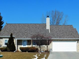 1502 Primrose Ln, West Bend, WI 53090