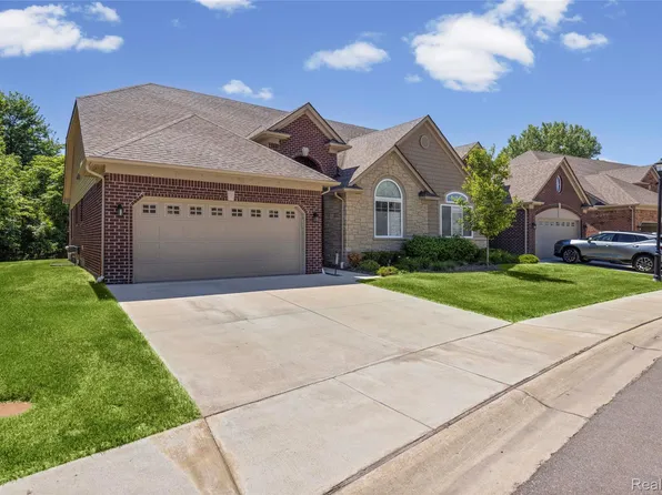30289 Berghway Trl, Warren, MI 48092