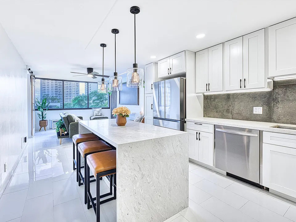 Comfortable seating with dimmable pendant lighting with soft light to meet the need for any occasion.