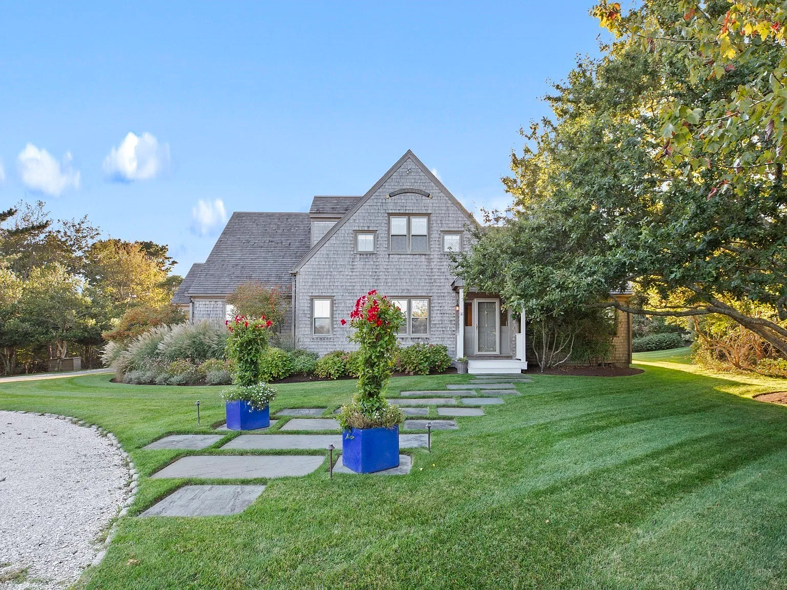 5 bed, 4.5 bath, 4500 sqft, $22,500 — Photo 3