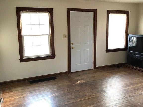4th image of 307 309 Central Ave