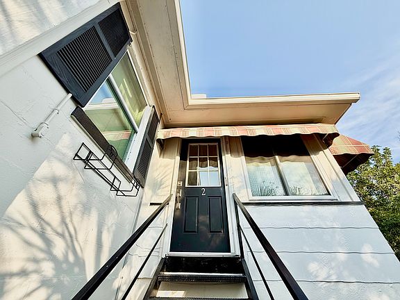 3rd image of 609 S Lake Dr #2