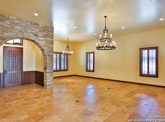 3rd image of 364 Menger Spgs