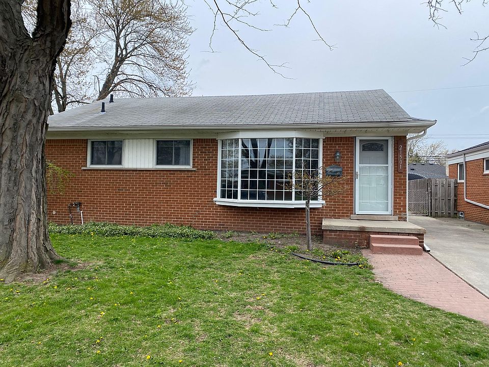 1st image of 21501 Lakebreeze St