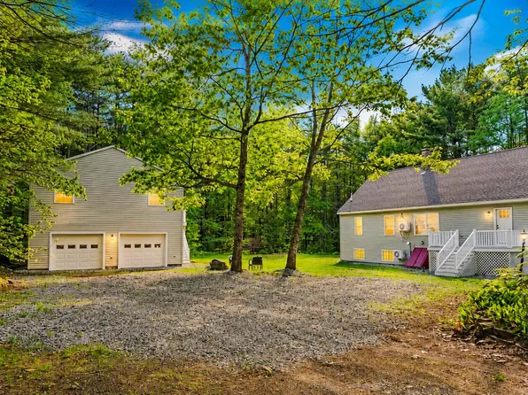 16 Dyer Road, Raymond, ME 04071