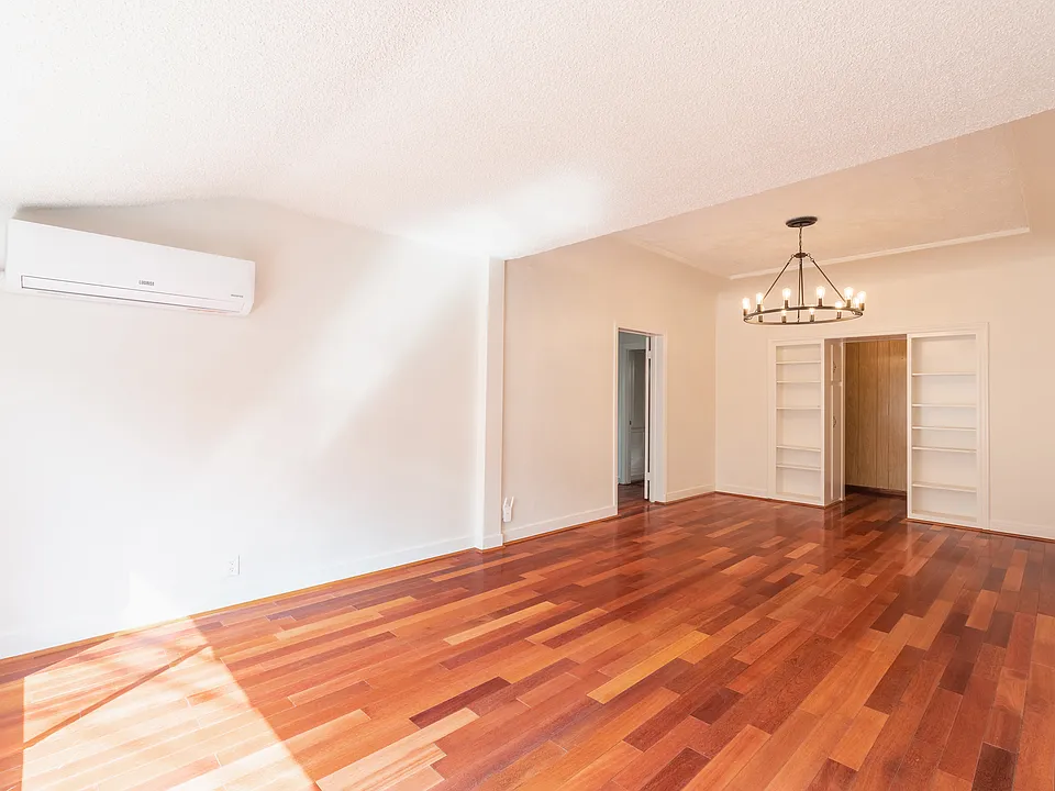 317 E Beach Ave