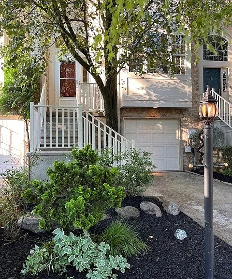 4043 Waterford Dr — Photo 2