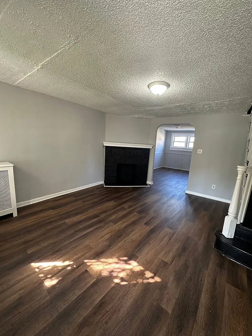 3 Bed/ 1 Bath ready for rent! — Photo 2