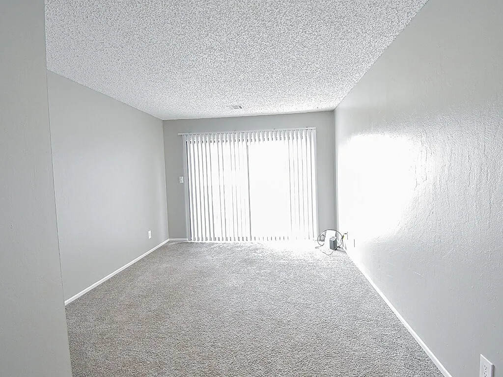 Westborough Arms Apartments and Townhomes — Photo 3