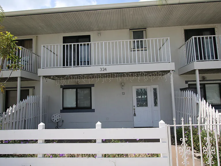 324 W Pine St #13 — Photo 1