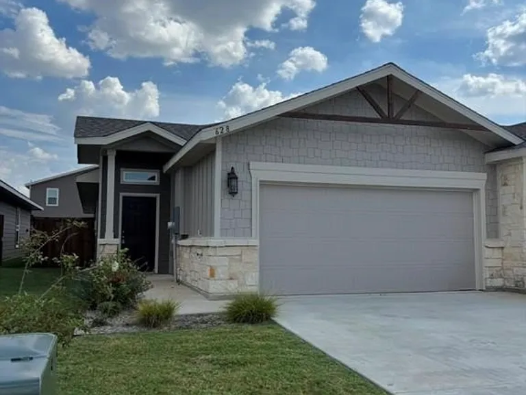 628 Blackland Dr — Photo 1