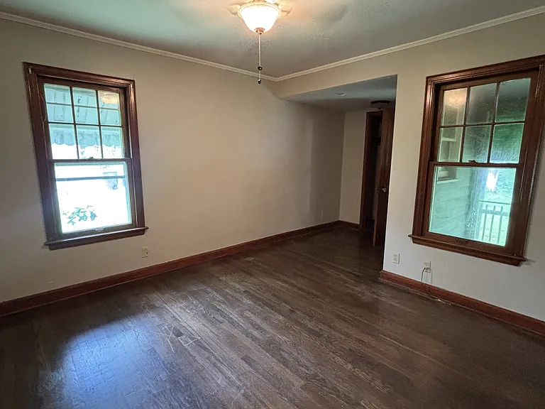 1050 Clearview St NW — Photo 5