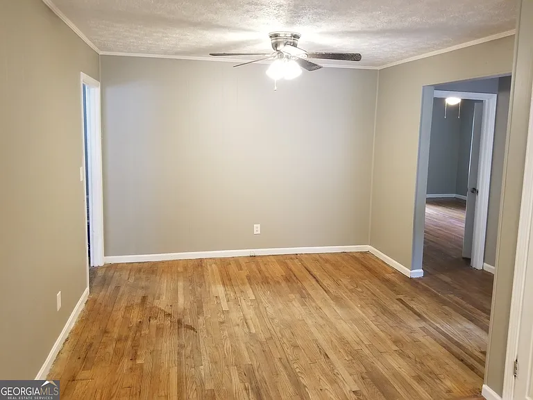 16 Rooney Rd SW — Photo 6