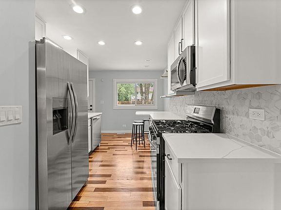 3rd image of 2056 Essex Ct