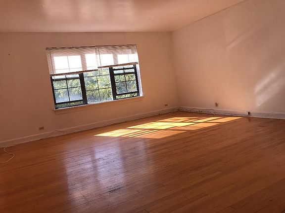 4th image of 2820 W Rosemont Ave APT 2W