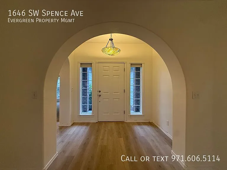 1646 SW Spence Ave — Photo 4