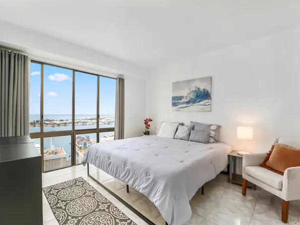 225 Queen St APT 23B, Honolulu, HI 96813