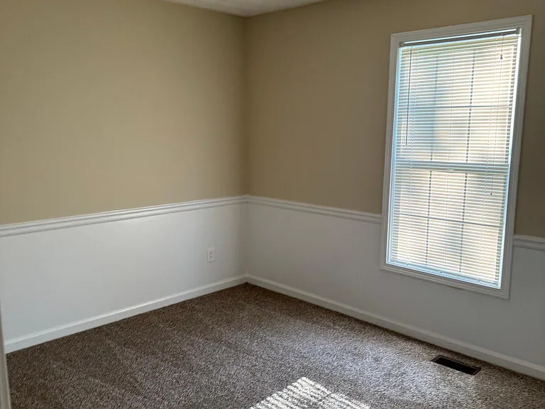 1542 Oakleaf Ct — Photo 6