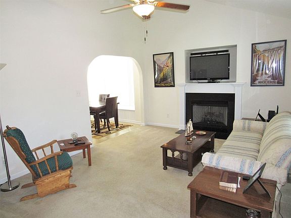 3rd image of 120 Carriage Hill Dr
