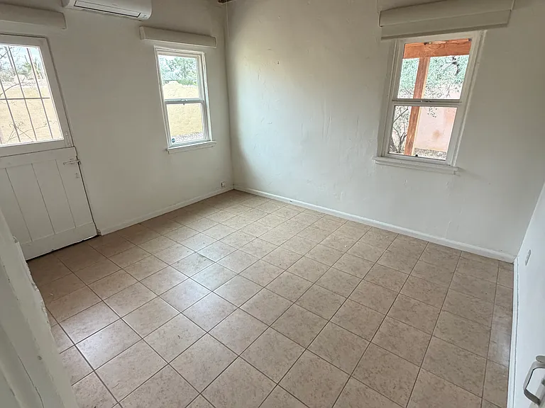 1502 E Seneca St — Photo 12