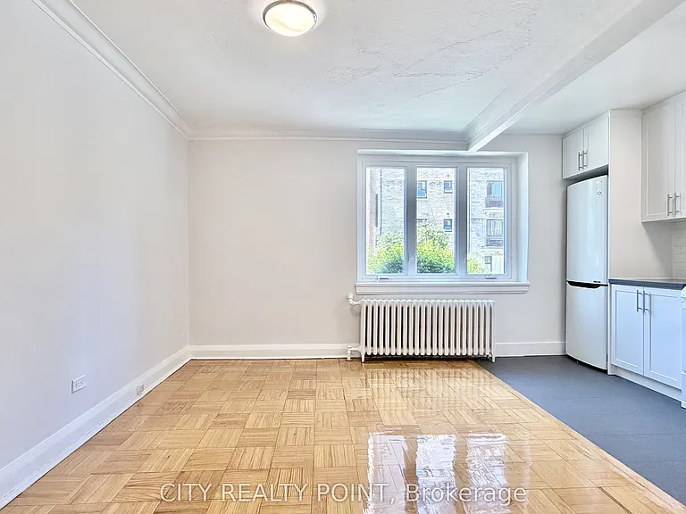 396 Avenue Rd #218 — Photo 2