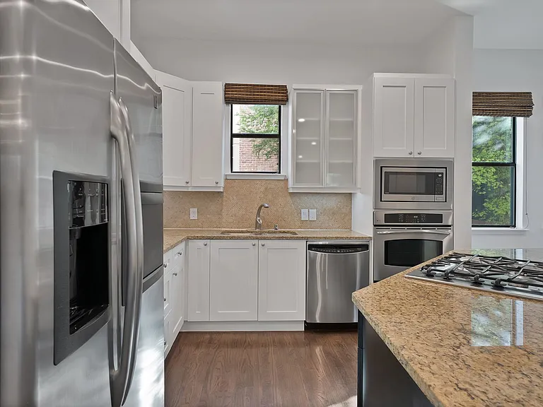 2420 Hugo St #3 — Photo 17