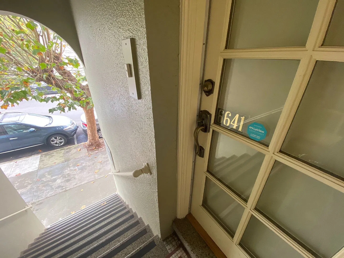 2Br 1Bath with in Unit Laundry and private garage parking — Photo 2