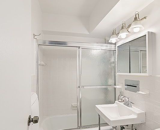 4th image of 333 E 75th St APT 4F