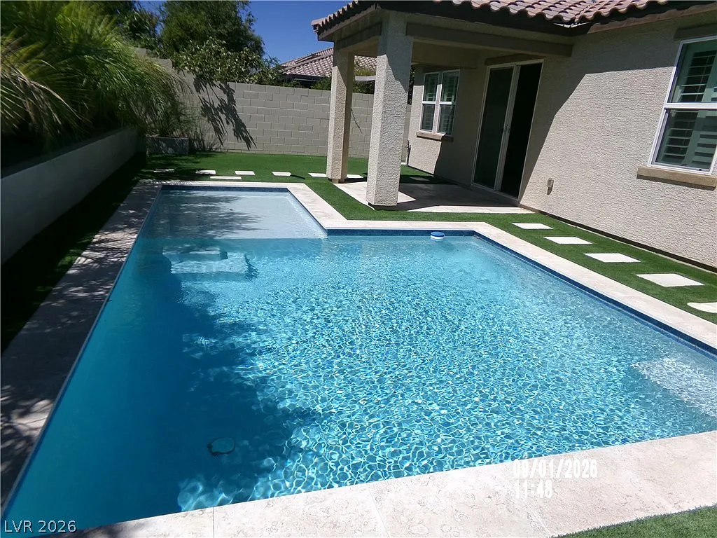 3 bed, 2.0 bath, 1928 sqft, $2,999 — Photo 3