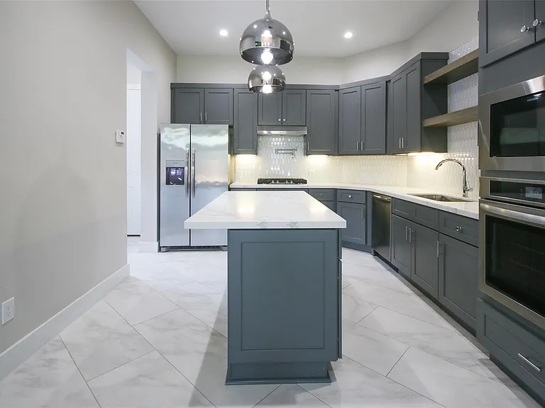 5113 Hershe St #B — Photo 8