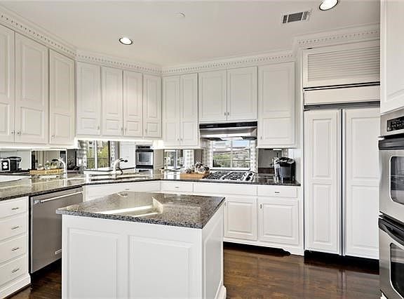 4th image of 411 W 46th Ter APT 602