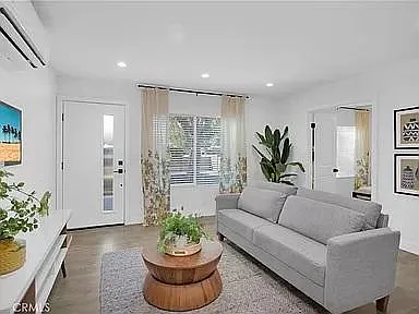 1062 S Gordon St — Photo 5