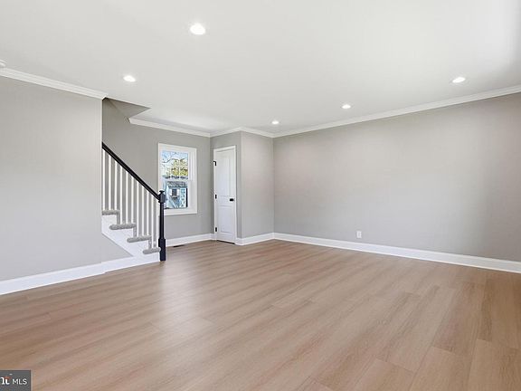 5th image of 310 Greenhill Rd