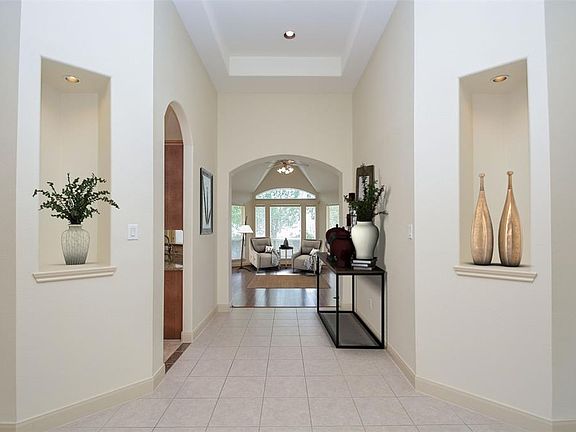 5th image of 4219 Roundtree Ln
