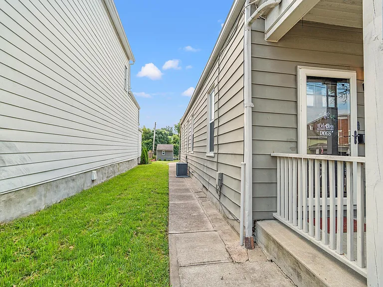 334 Walnut St — Photo 16