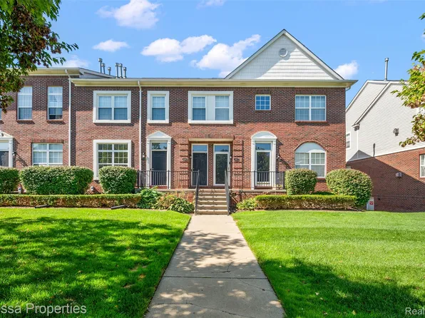 43103 Strand Dr, Sterling Heights, MI 48313