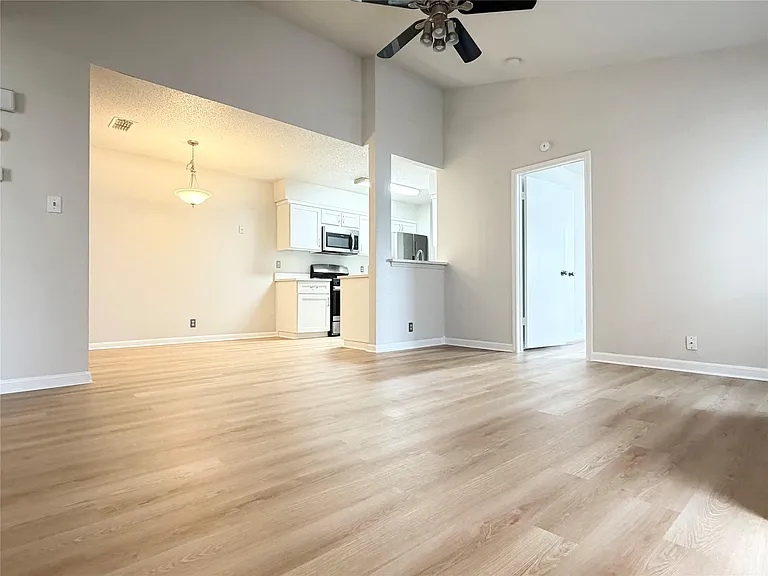 1915 Margalene Way #B — Photo 7